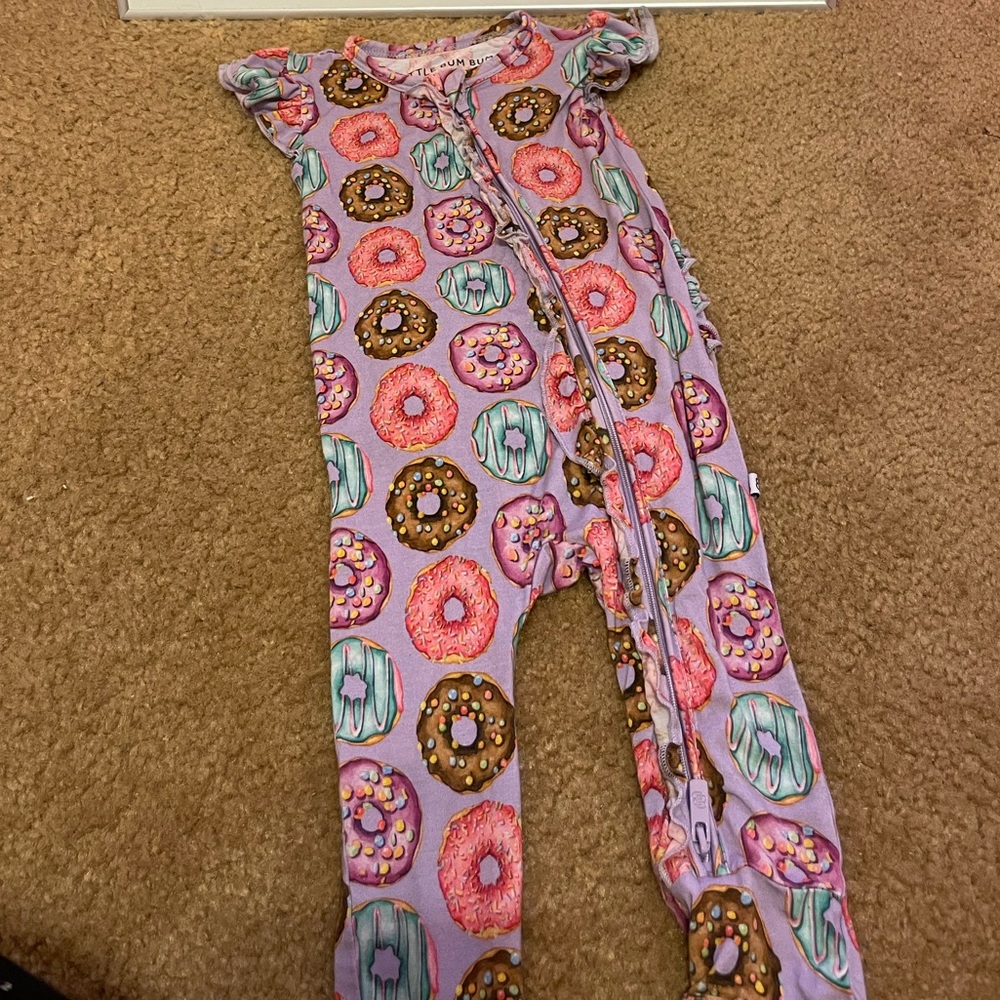 Bums and roses donut grow up  jumper great condition